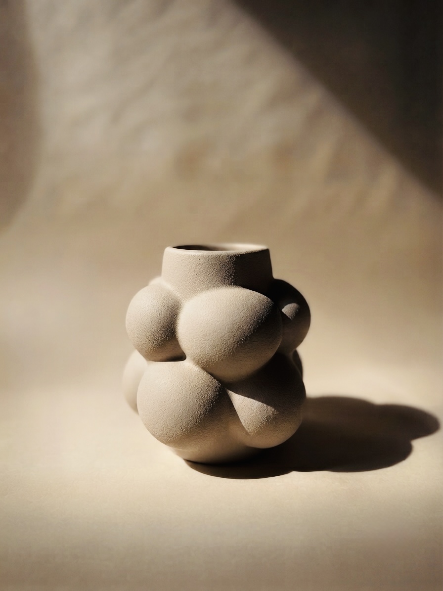 Nôva Vase by D'NORR LUMIAR
